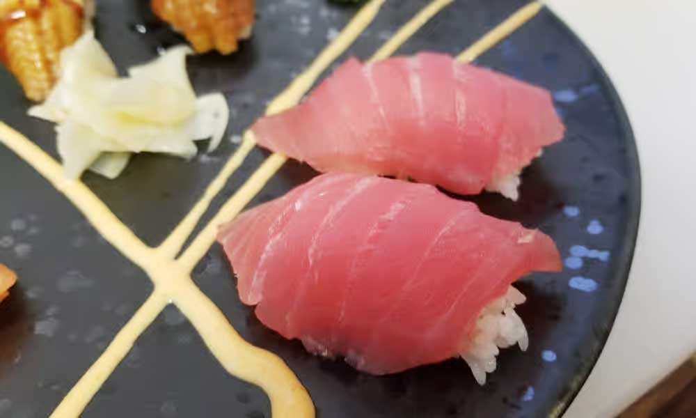 Tuna* / Masago* (Smelt Roe)